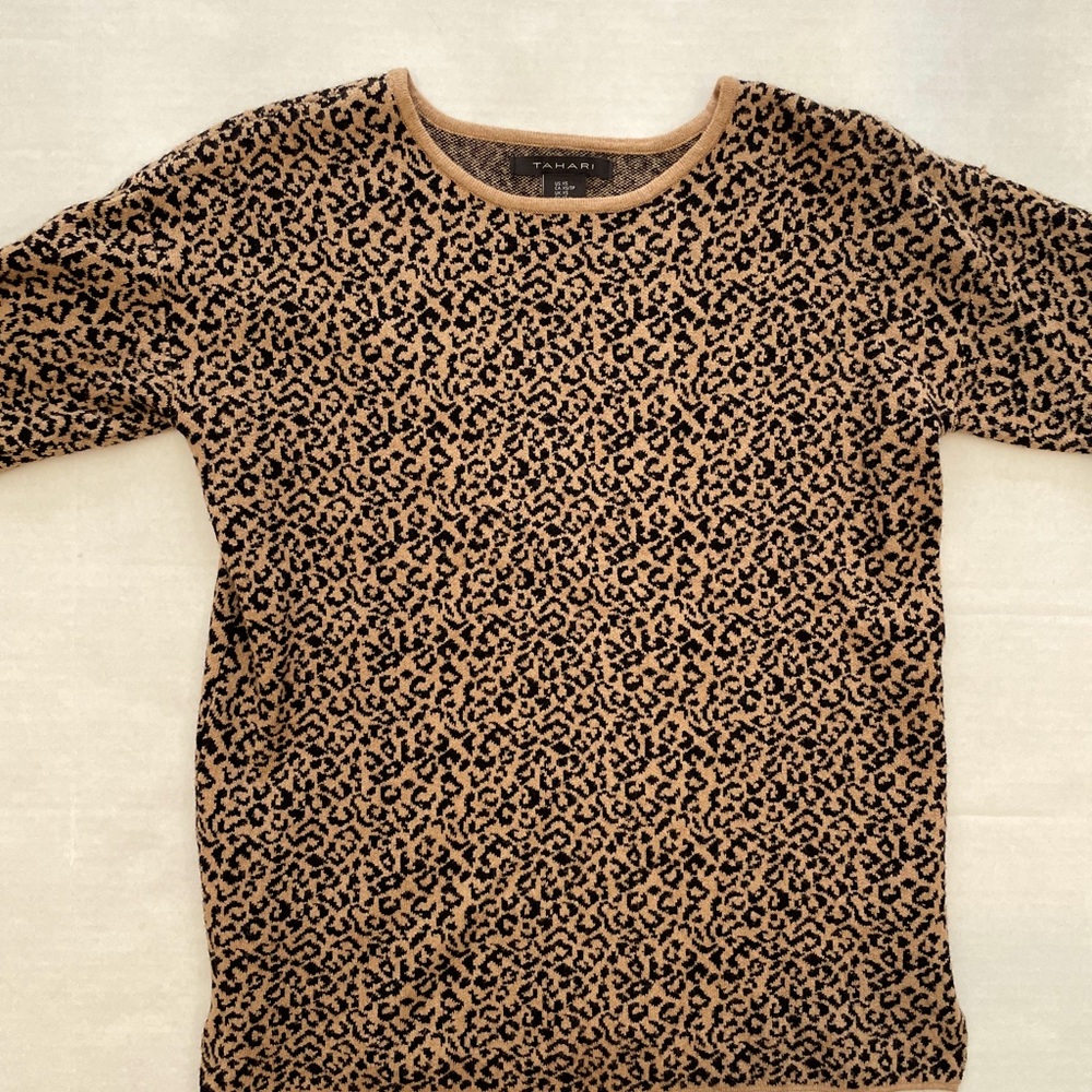 Tahari Leopard Print Knit Sweater size XS EUC - Picture 2 of 9
